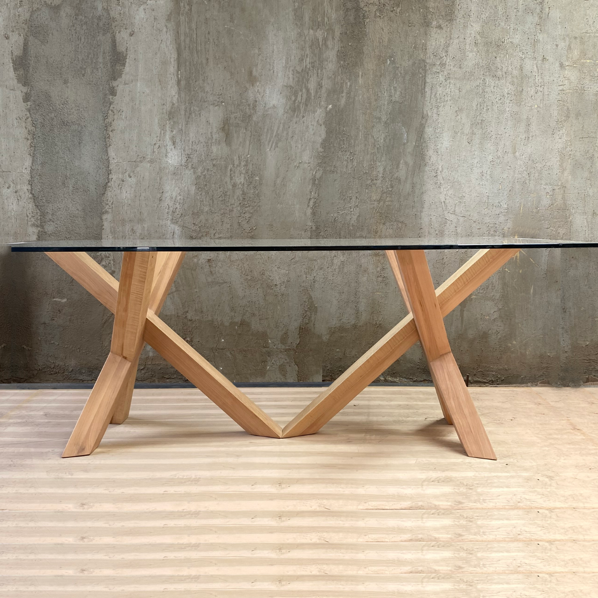 MESA DE COMEDOR DE MADERA TRIPODE