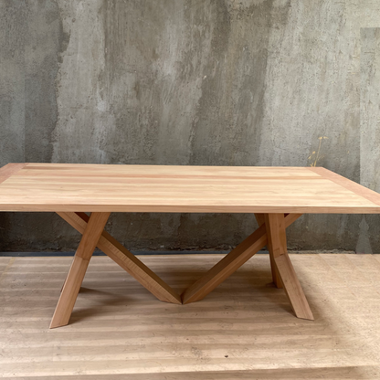 MESA DE COMEDOR DE MADERA TRIPODE