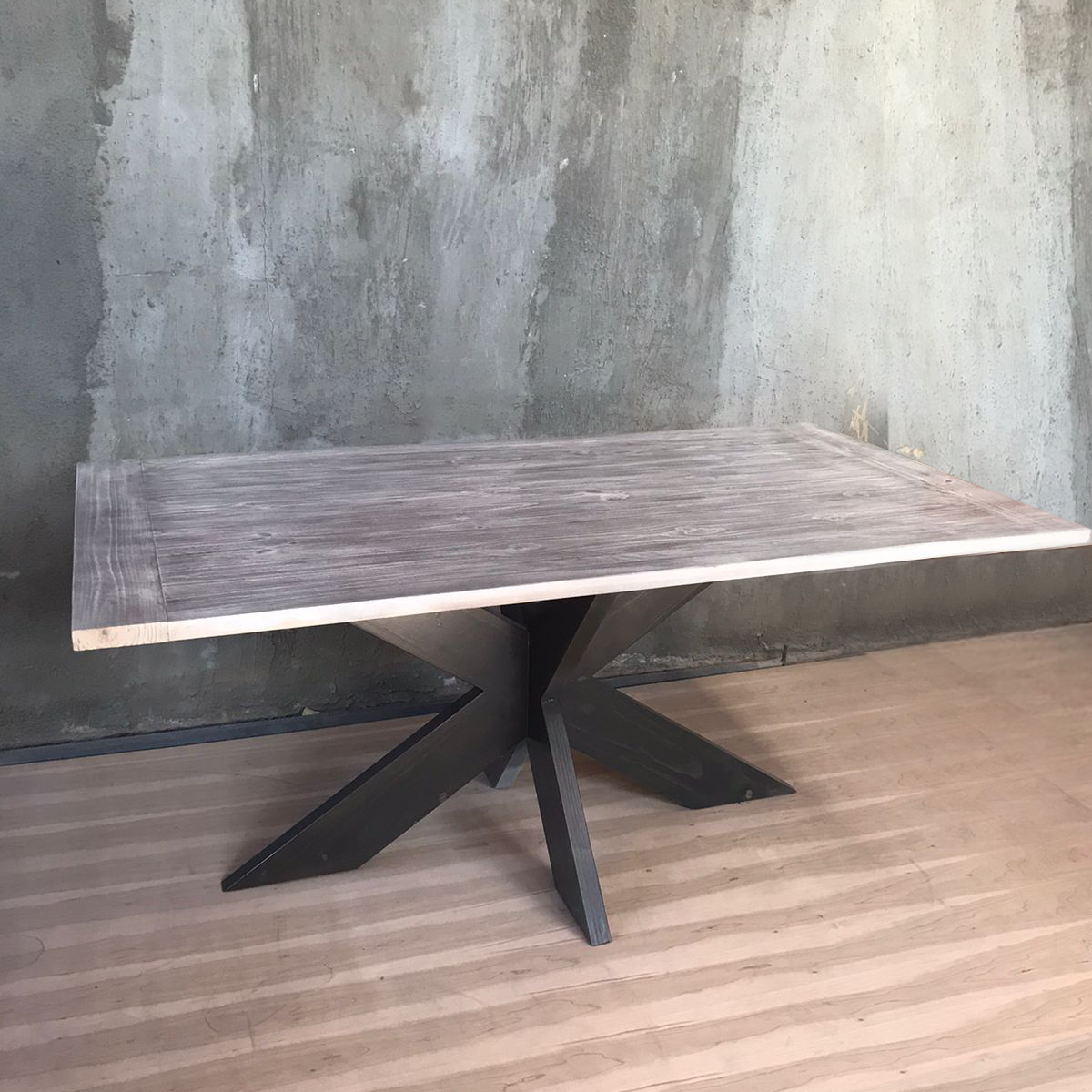 MESA DE COMEDOR DE MADERA MILAN