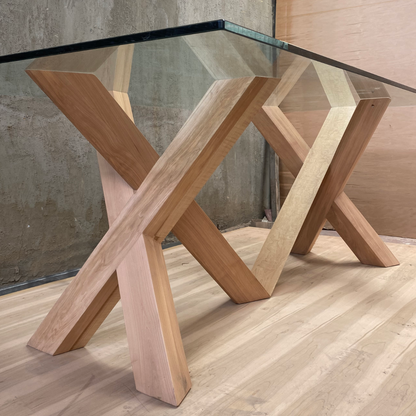 MESA DE COMEDOR DE MADERA TRIPODE