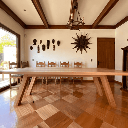 Descubre la Mesa de Comedor Madrid en Madera de Greenwoods. Ideal para tus comidas familiares. Encuentra comedores de madera y mesas de madera en nuestra tienda.
