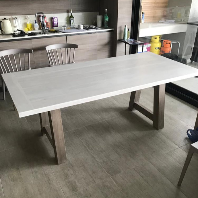 Mesa Comedor Lagos con Base de Madera y panel de vidrio – Greenwoods